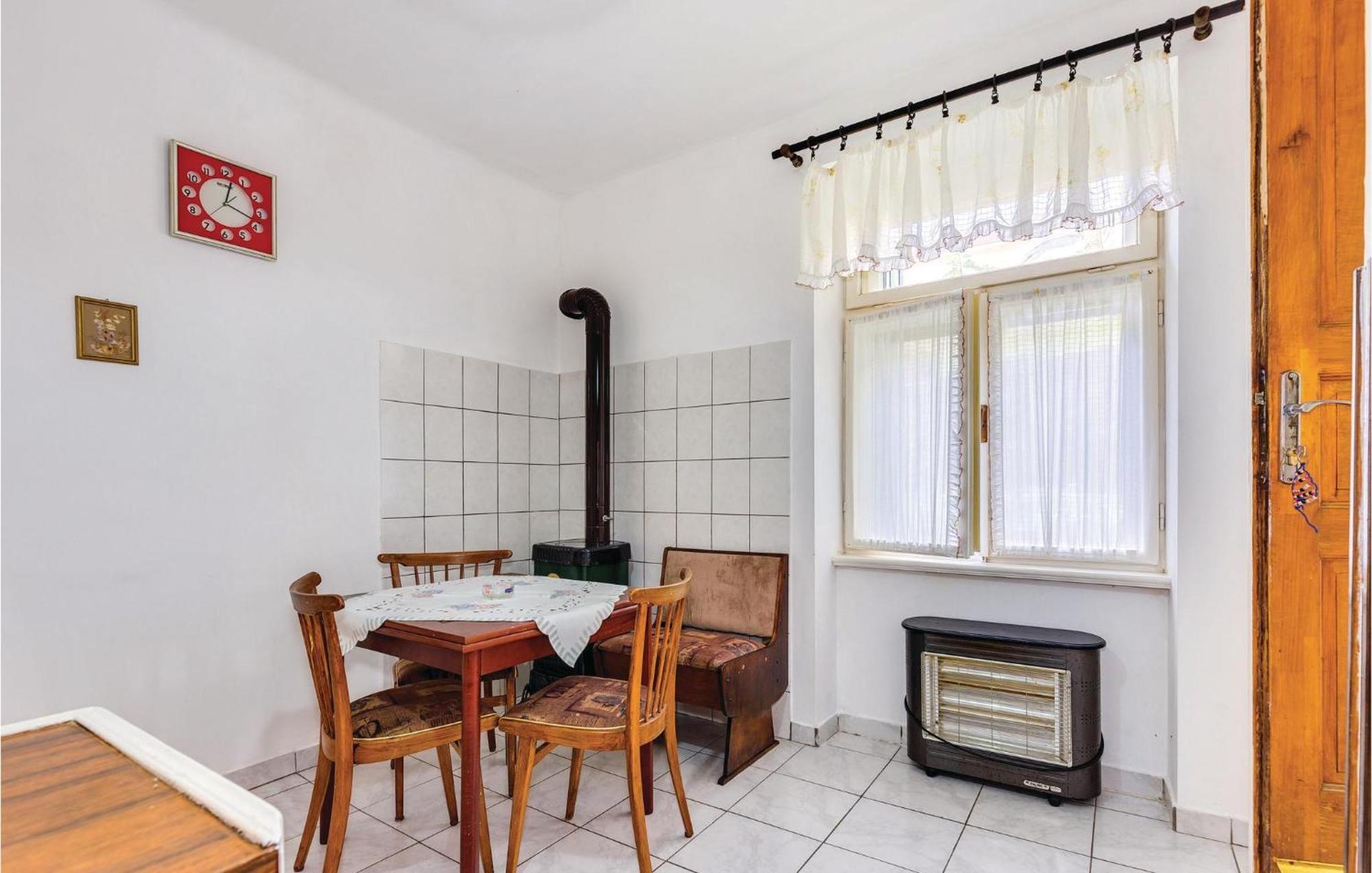 1 Bedroom Beautiful Apartment In Bakar Buitenkant foto